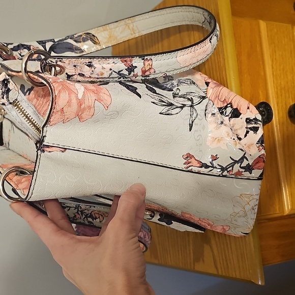 Guess Floral Purse - Picture 5 of 11